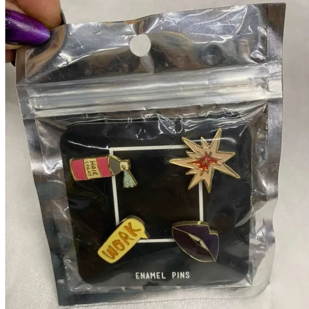 Macy´s made by TwelveNYC Enamel Pins and Collar Pins set of 4